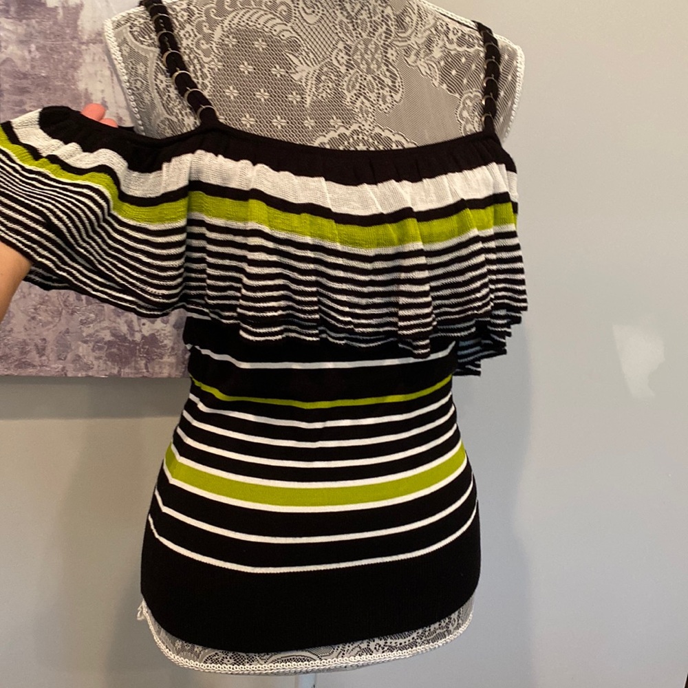 Cache - XS - on or off shoulder new with tag
